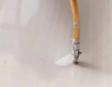 寻甸瓷砖空鼓维修公司专业解答在瓷砖铺贴过程中，如果使用的砂料过粗（如全部使用了粗砂），可能会导致以下问题